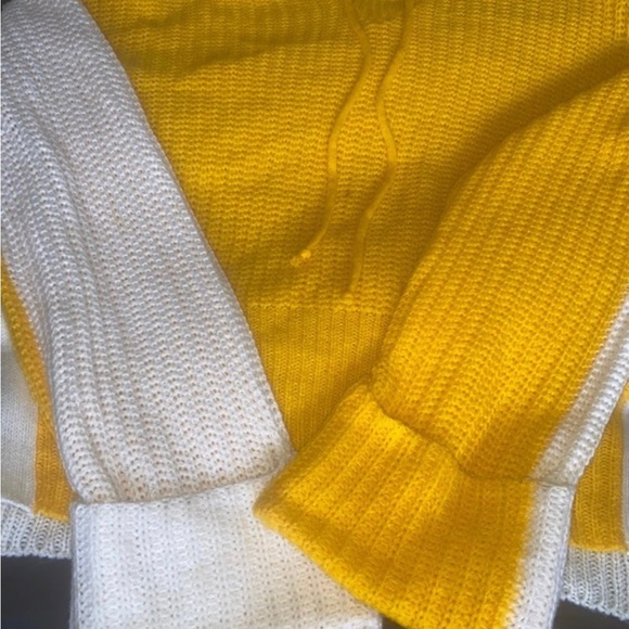 Derek Heart Yellow and White Knitted Hooded Sweater Woman- L(11/13) - Picture 6 of 7